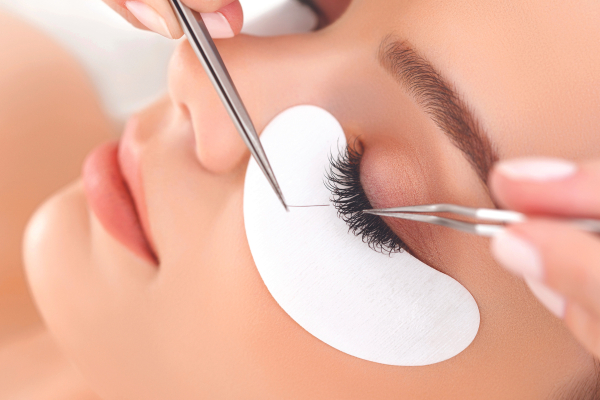 Safety First: Exploring Sensitivities &amp; Solutions for Eyelash Extensions 